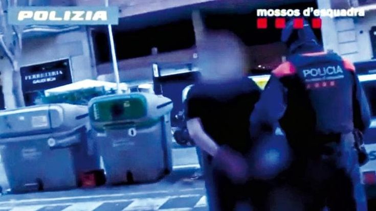 La trappola del figlio al banchiere Adarich precipitato in via Nerino: “Fu lui a buttarlo giù”
