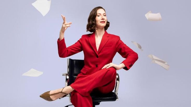 Giorgia Fumo al Teatro Manzoni: “Tic e termostato, vi faccio ridere con la vita d’ufficio”