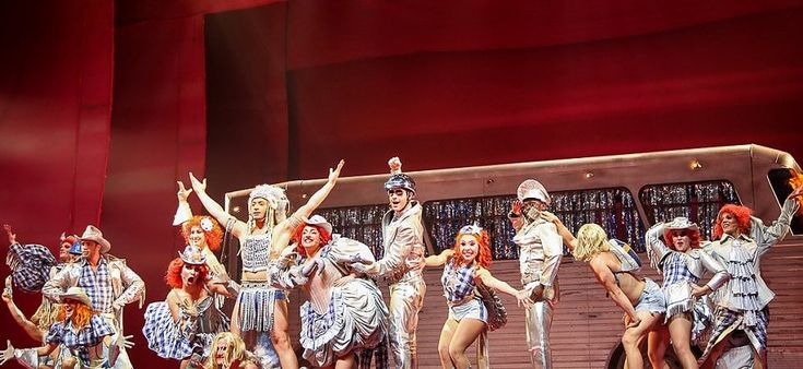 'Priscilla, il musical', il trionfo del pop: nella colonna sonora il grande amore per la musica