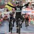 Liegi a sorpresa, Poels trionfa nel freddo