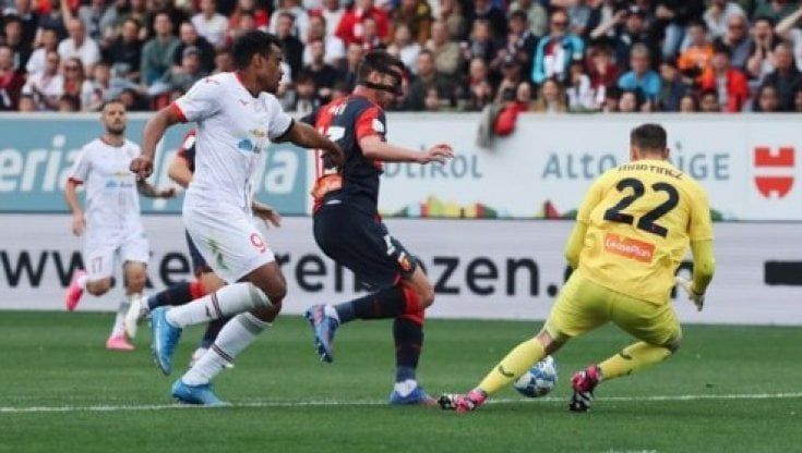 Serie B: Sudtirol-Genoa 0-0, Bari e Parma non ne approfittano. Il Brescia respira