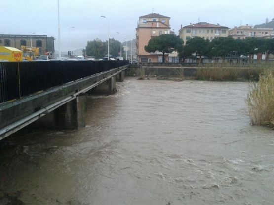 Torrenti al limite e frane<br />la Liguria ancora sott'acqua