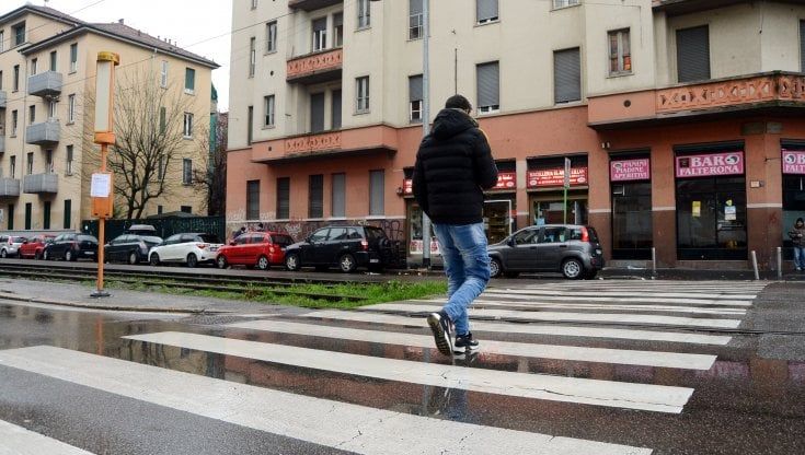 Bambino investito da un Suv sulle strisce pedonali a Milano: soccorso e portato in ospedale