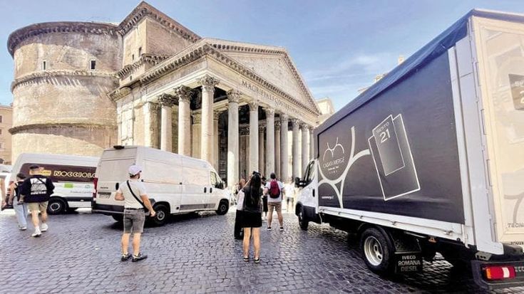 L’ingorgo dei furgoni, stop a 5mila veicoli con stalli e fasce orarie
