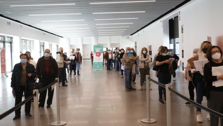 Dosi anticipate alle Regioni più virtuose. E da lunedì al via i quarantenni