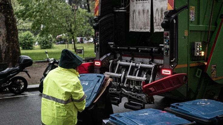 La vita a Milano costa troppo: anche Amsa non trova operatori per la raccolta dei rifiuti