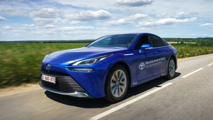 Il record della Mirai, mille km con un pieno d'idrogeno