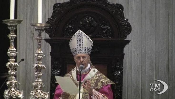 Bagnasco: "L'esempio del Papa spinge a rinnovare Chiesa"