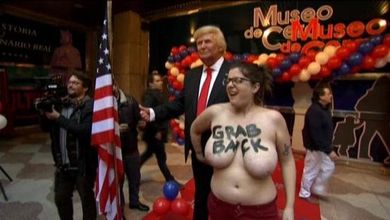 Madrid: al Museo delle Cere le Femen danno l'assalto alla statua di Trump