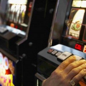 Estorcono 25mila euro a un ragazzo, quattro anni a due giovani