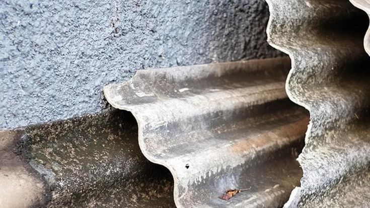 Amianto, esposto a Pavia del figlio dell'ex ferroviere Gianni Oliva: il padre morto per mesotelioma