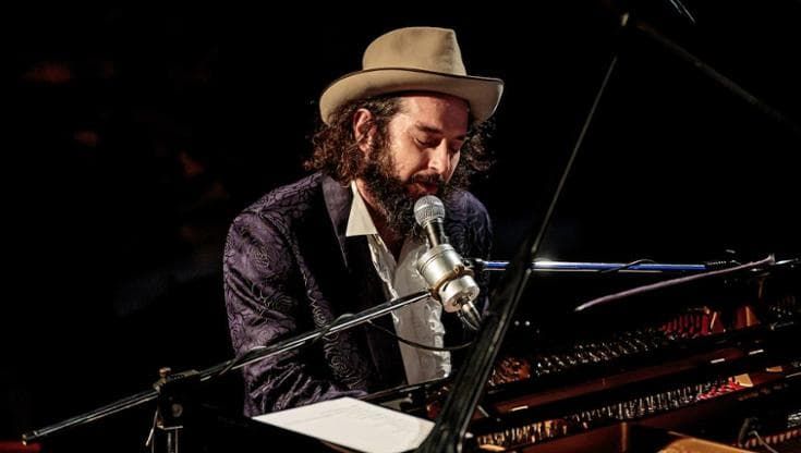 “Dimmi chi escludi e ti dirò chi sei”. A Genova il concertone per Don Gallo