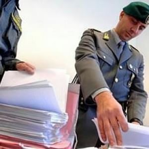 Soldi dei clienti a una finanziaria svizzera, indagati 18 promotori finanziari