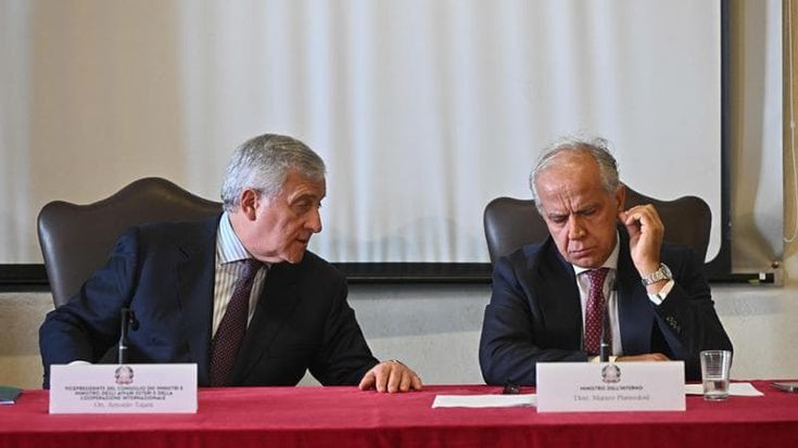 Ventimiglia, la passerella di Piantedosi e Tajani, che insistono: “L’accordo Italia-Albania è un modello da seguire”