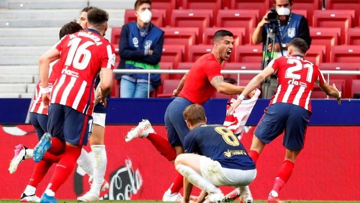 Liga: Renan Lodi e Suarez ribaltano l'Osasuna, l'Atletico tiene il Real a -2 e vede il titolo