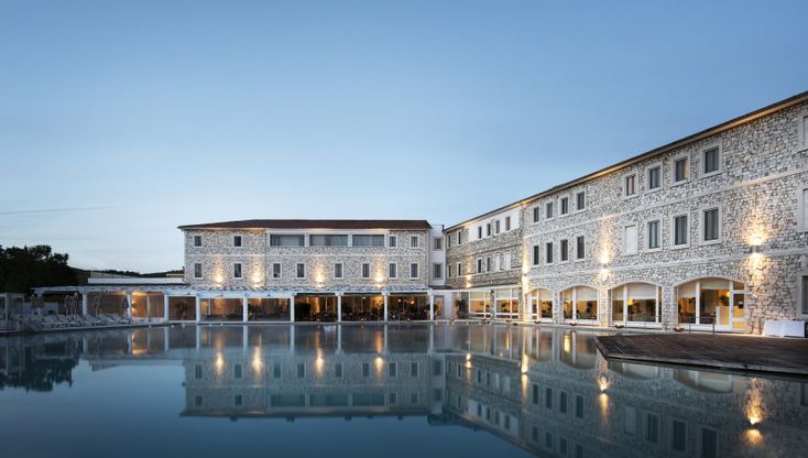 Tra Saturnia e le Dolomiti, yoga alle terme
