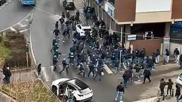 Scontri Como-Bologna, cosa è successo: la polizia ha portato gli ultrà sotto la curva avversaria