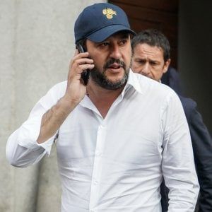 Leva obbligatoria, Salvini: "Nel Corpo degli Alpini". Difesa: "Romantico ma inapplicabile". Pinotti: "Stupidaggini"