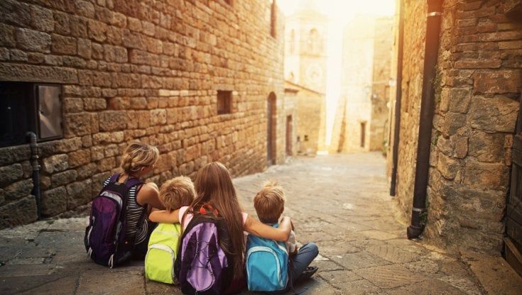 Gli italiani vogliono vacanze in famiglia, più lunghe e rurali