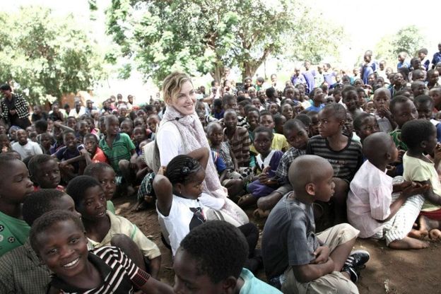 Dietro la musica c'è una onlus: le iniziative benefiche dei cantanti
