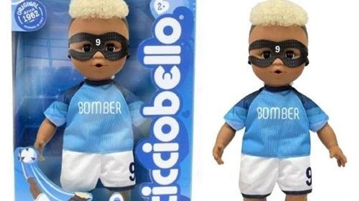 Osimhen diventa un bambolotto: arriva Cicciobello bomber. Il Napoli denuncia Giochi Preziosi