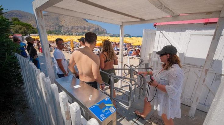 L’assessora Savarino: “Recinti e tornelli sulle spiagge, non daremo sanatorie”