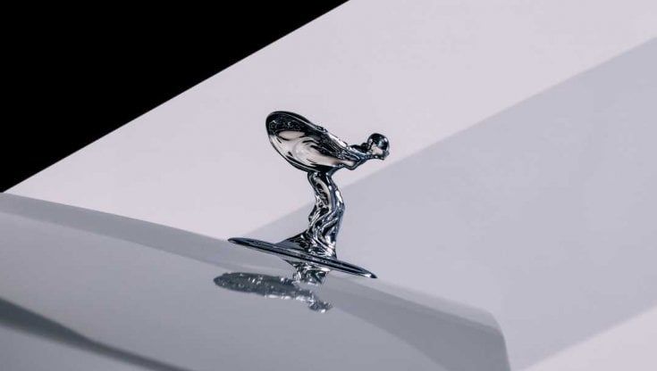 Rolls e la rivoluzione elettrica, cambia anche lo "Spirit of Ecstasy"
