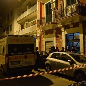 Bari, pregiudicato 33enne ucciso in casa: caccia al killer. "Ha sparato tre colpi"