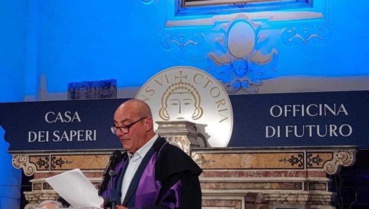 La cultura e il modello Sanità: oggi laurea honoris causa in Economia a padre Loffredo 