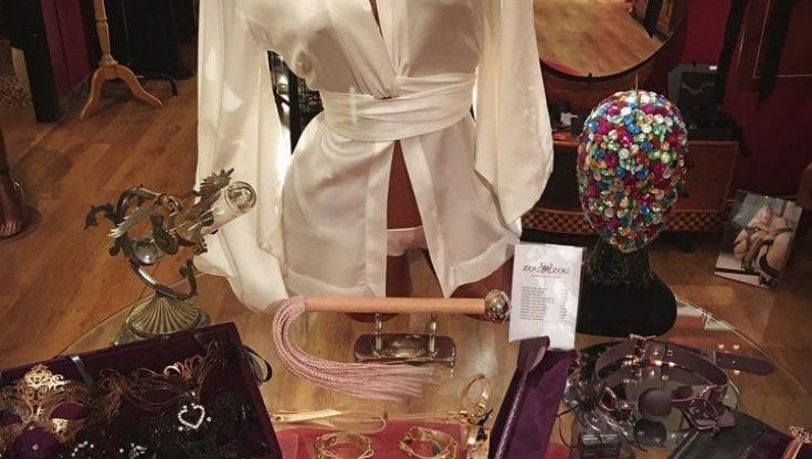 Aperitivo tra signore con sex toys e profumi ai feromoni: addio Folletto, oggi il piacere si vende porta a porta