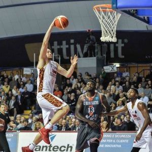 Basket, Champions: Venezia raggiunge Le Mans in vetta, Varese ko
