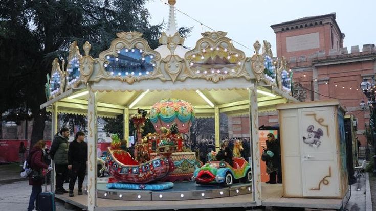 Piazza XX Settembre tra bolle e giostre: “Così è libera dallo spaccio”