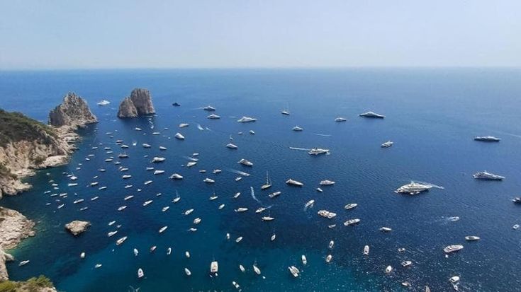 Task force a Ferragosto contro i pirati del golfo di Napoli. “Troppe barche, alto rischio incidenti”