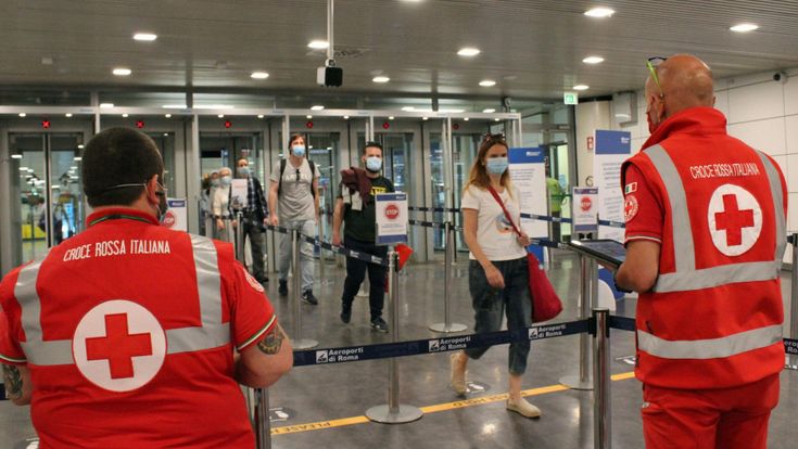 Emergenza Covid: la norma c'è, i test rapidi no. Il pasticcio dei rientri dall’estero