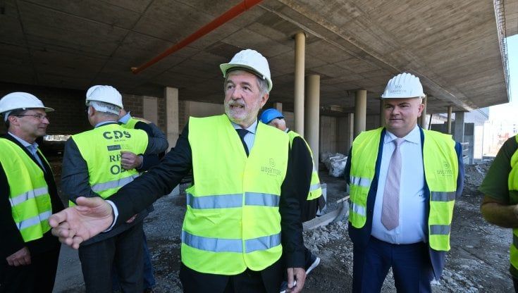 Il sindaco di Genova Bucci: "Dalla Foce al  centro città con un trenino"