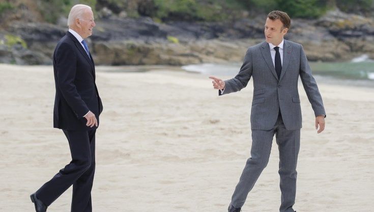 Crisi dei sottomarini, chiarimento al telefono tra Biden e Macron