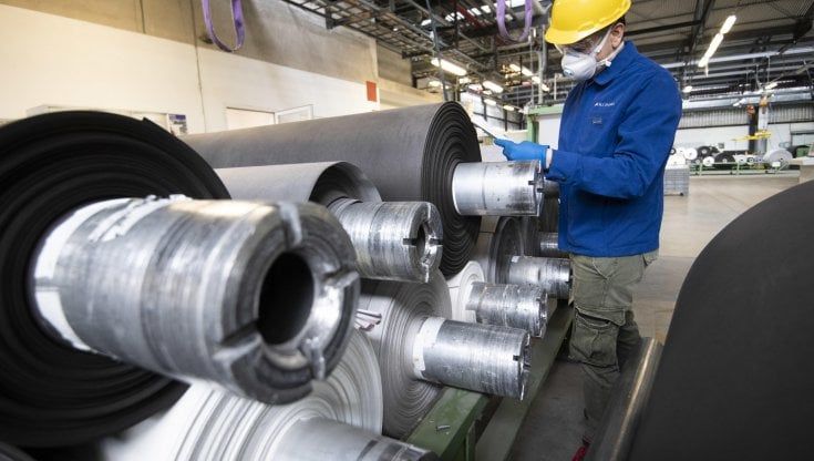 Manifatturiero italiano, dopo il grande recupero preoccupa il futuro: "Con aumento della bolletta del gas, competitività a rischio"