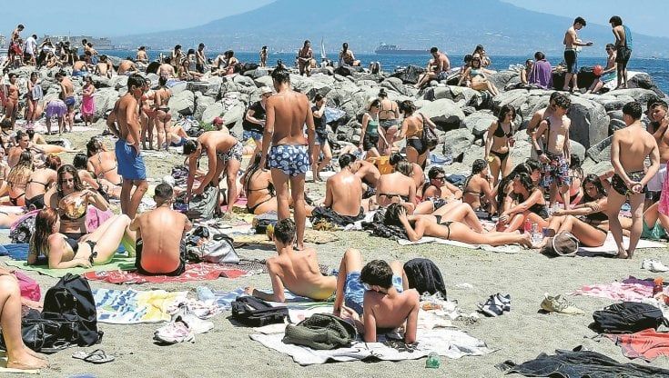 Elezioni sotto l’ombrellone: decalogo per la lunga corsa tra bermuda e Miss Pareo