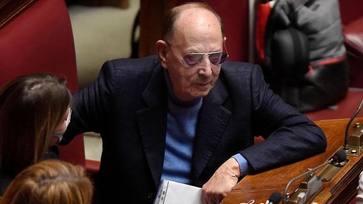 Angelucci, un fantasma a Montecitorio: zero mozioni e 99,8% di assenze in Aula per il deputato che vuole comprare l’Agi