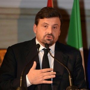 Calenda: "I piani calati dall'alto falliscono, ci vogliono certezze e investimenti"