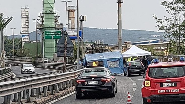 Trieste, bendato con mani e piedi legati: il giallo del cadavere appeso al viadotto
