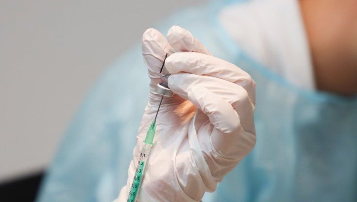 Vaccino Covid, terza dose: Fauci studia se potrà salvare chi soffre di malattie autoimmuni