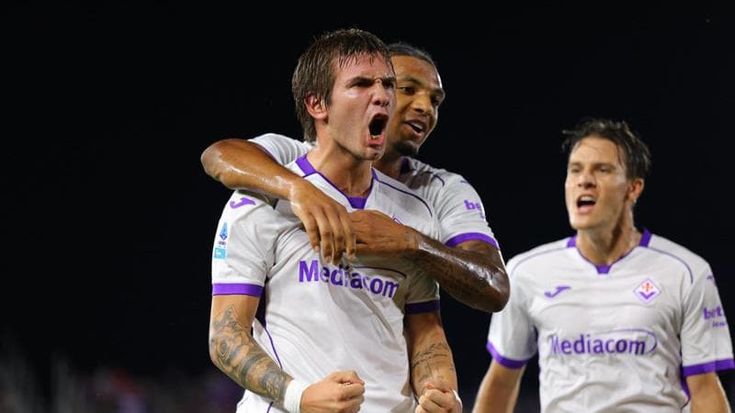 Mastantuono canta tre volte: la Fiorentina vince 4-2 a Venezia e muove la classifica