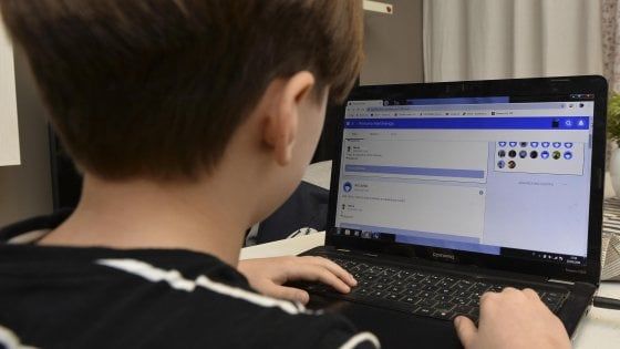 Coronavirus, approvato decreto scuola: nella valutazione finale anche l'impegno in didattica a distanza