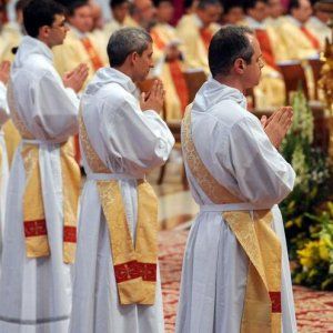 In Europa e America emergenza vocazioni. E la Chiesa riscopre i diaconi sposati