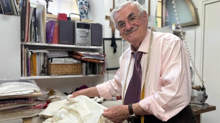 Papa Leone XIV, il sarto e i ristoratori di Prati: “Preghiamo perché l’intervento vada bene”