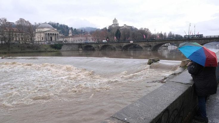 Previsioni meteo, weekend delle Palme con la pioggia. Settimana Santa col Ciclone della Colomba. Ma per Pasqua cambia tutto