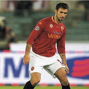 Vucinic: "Radio e tifosi ecco perché a Roma vincere è più difficile"