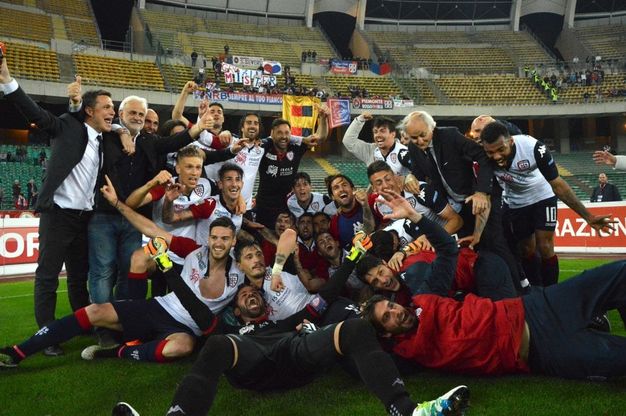 Calcio, Cagliari fa festa: dopo un anno è subito A