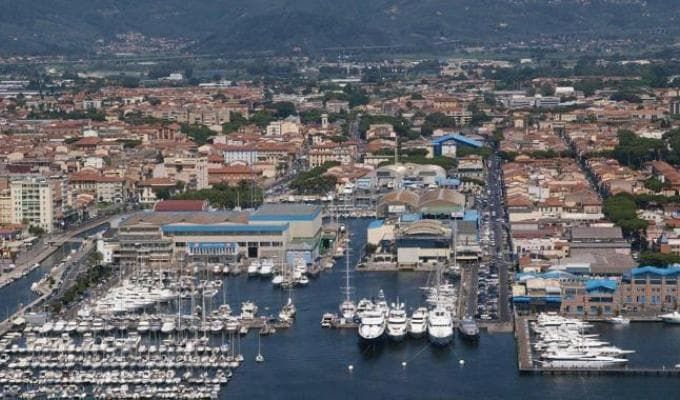Viareggio sfida il Salone di genova